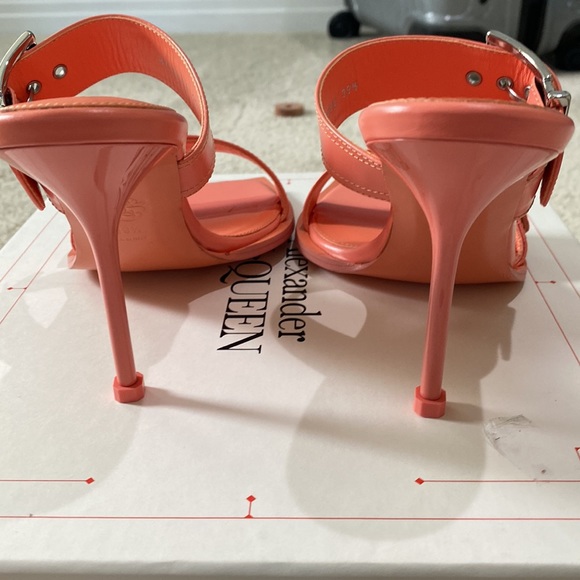 New Alexander McQueen buckle leather mules - Picture 6 of 15